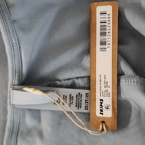 NWT SKIMS Light Blue‎ Raw Edge Slit Long Skirt Size 2X - Picture 8 of 8